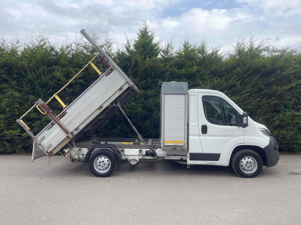 Used 2017 Citroen Relay 35 2.0 Blue HDI L3 MWB TIPPER - STORAGE LOCKER ...