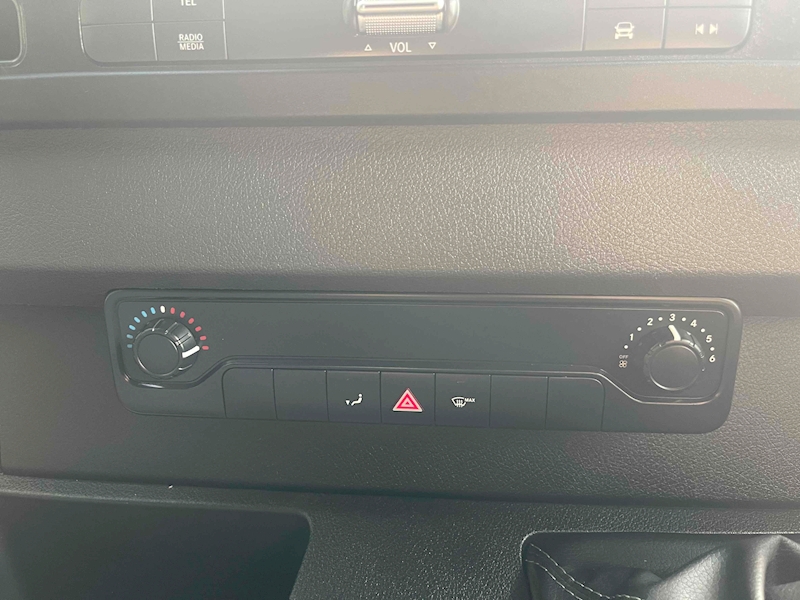 Mercedes-Benz 315 2.0 CDI 147bhp Progressive LWB L3 H2 PANEL VAN