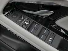 Land Rover Range Rover Evoque 2.0 D180 R-Dynamic SE Auto 4WD