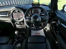 MINI Hatch 2.0 John Cooper Works, Manual