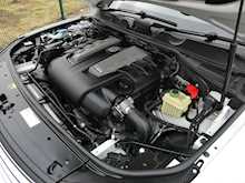 Volkswagen Touareg 3.0 TDI V6 BlueMotion Tech R-Line, Auto