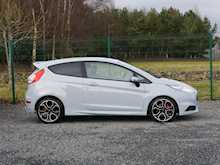 Ford Fiesta 1.6T EcoBoost ST-200