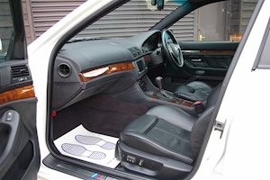 5 Series E39 525i Sport Touring Automatic 2500 4dr Estate Automatic Petrol