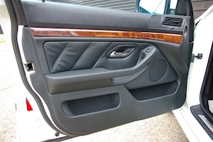 5 Series E39 525i Sport Touring Automatic 2500 4dr Estate Automatic Petrol
