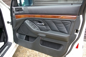 5 Series E39 525i Sport Touring Automatic 2500 4dr Estate Automatic Petrol