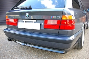 M5 E34 M5 3.8i 6 Speed Manual Touring 3800 5dr Estate Manual Petrol