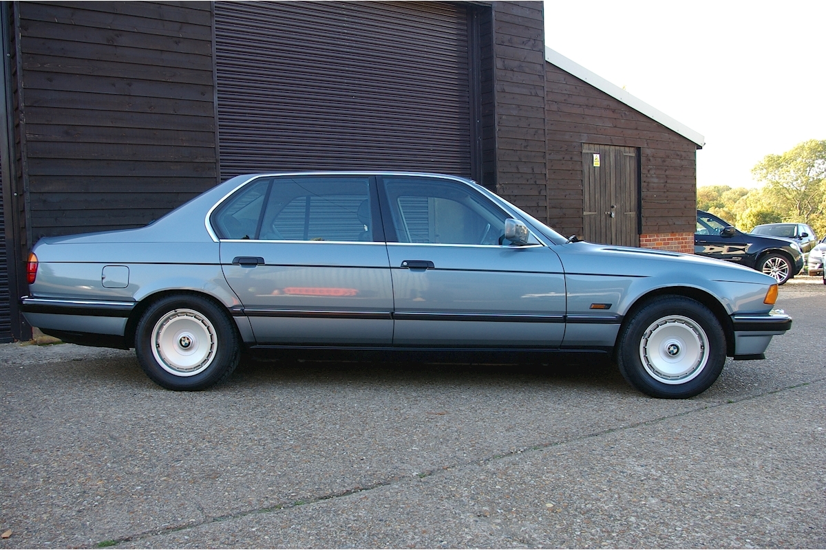 Bmw 7 series v12