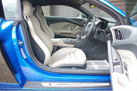 5.2 FSI V10 Plus Coupe 2dr Petrol S Tronic quattro (s/s) (610 ps)