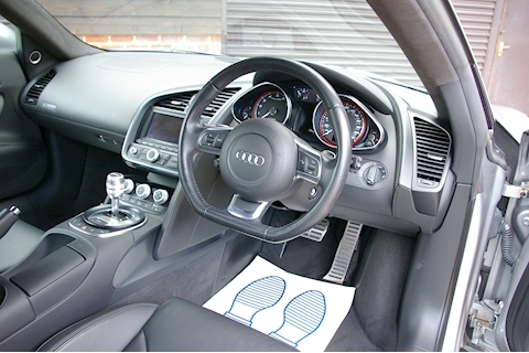 Audi R8 5.2 FSI V10 Coupe Quattro R-Tronic Automatic (Audi Exclusive Paint, Carbon Sigma Blades, Rev Camera, 14 x Audi Stamps +++) 