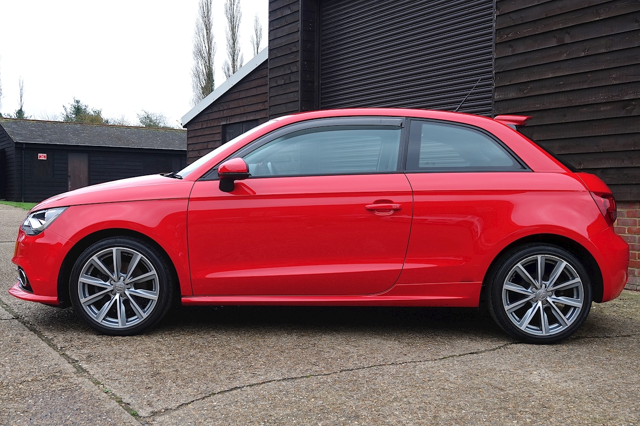 A1 1.4 TFSI COMPETITION PACKAGE S-TRONIC AUTO 3 DOOR Hatchback 1400 Automatic Petrol