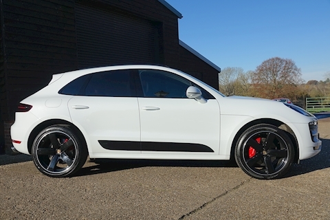 Porsche Macan Turbo 3.6 PDK Automatic 4WD (Pan Roof, Air Suspension, Sports Exhaust & Chrono, LED's, Sport Design Pack, Radar Cruise, Entry&Drive +++)