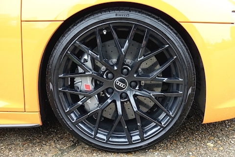 5.2 FSI V10 Plus Spyder 2dr Petrol S Tronic quattro Euro 6 (s/s) (610 ps)