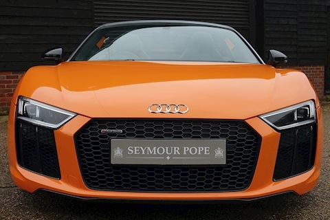 5.2 FSI V10 Plus Spyder 2dr Petrol S Tronic quattro Euro 6 (s/s) (610 ps)