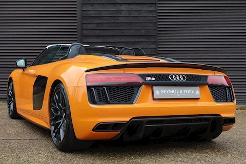 5.2 FSI V10 Plus Spyder 2dr Petrol S Tronic quattro Euro 6 (s/s) (610 ps)