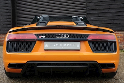 5.2 FSI V10 Plus Spyder 2dr Petrol S Tronic quattro Euro 6 (s/s) (610 ps)