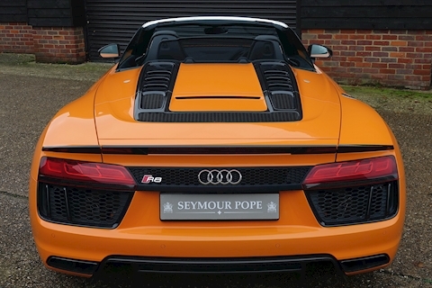 5.2 FSI V10 Plus Spyder 2dr Petrol S Tronic quattro Euro 6 (s/s) (610 ps)