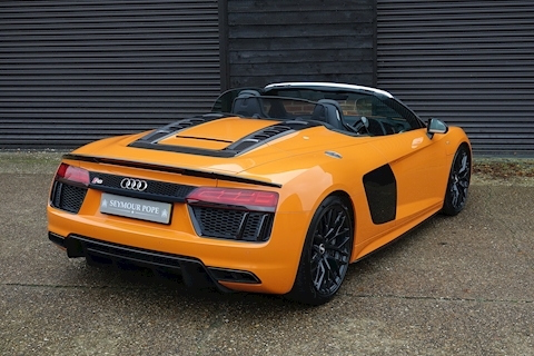 5.2 FSI V10 Plus Spyder 2dr Petrol S Tronic quattro Euro 6 (s/s) (610 ps)