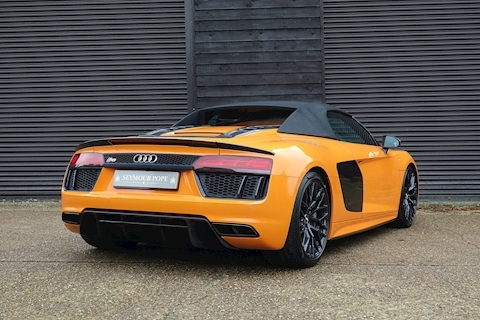 5.2 FSI V10 Plus Spyder 2dr Petrol S Tronic quattro Euro 6 (s/s) (610 ps)
