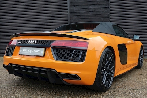 5.2 FSI V10 Plus Spyder 2dr Petrol S Tronic quattro Euro 6 (s/s) (610 ps)