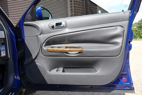 B5.5 4.0 W8 4 Motion Automatic Estate Estate 4000 Automatic Petrol