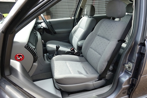 2.2 LS 16V Hatchback 5 Door Manual Hatchback 2200 Manual Petrol