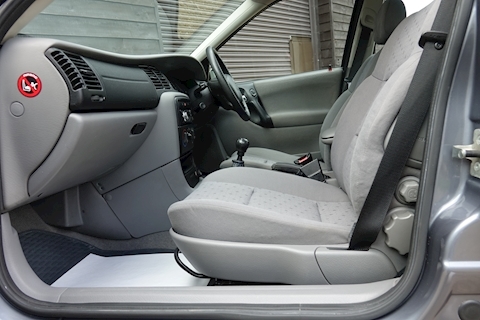 2.2 LS 16V Hatchback 5 Door Manual Hatchback 2200 Manual Petrol