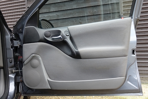 2.2 LS 16V Hatchback 5 Door Manual Hatchback 2200 Manual Petrol