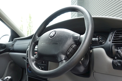 2.2 LS 16V Hatchback 5 Door Manual Hatchback 2200 Manual Petrol