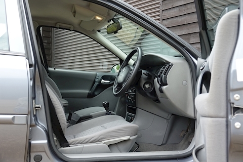 2.2 LS 16V Hatchback 5 Door Manual Hatchback 2200 Manual Petrol