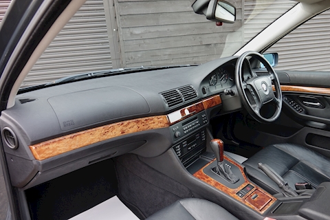 528I Touring Estate 2.8 Automatic Petrol