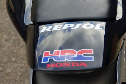 CBR1000RR SC57 MOTOR CYCLE 998 MANUAL PETROL