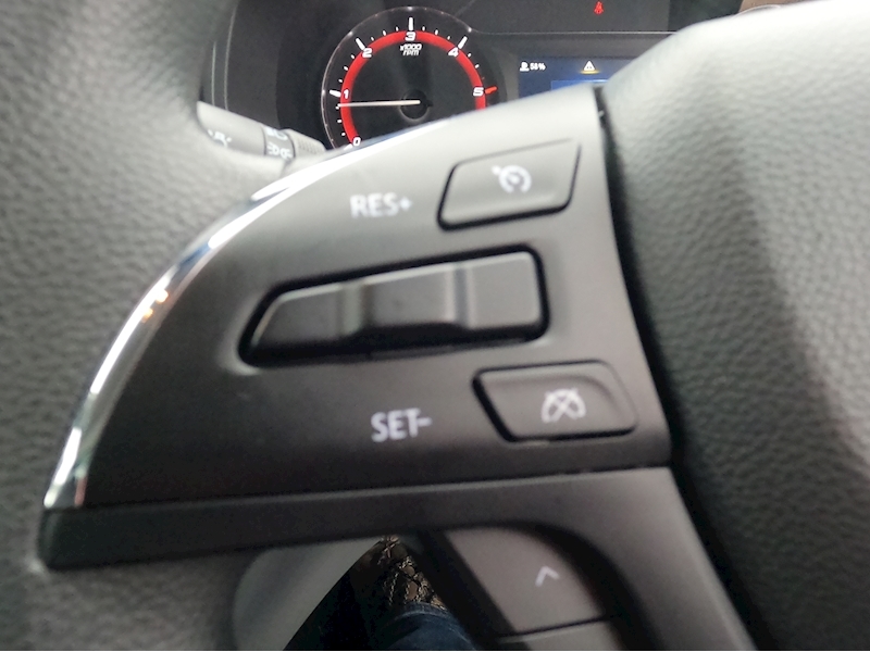 Maxus Deliver 9 Luton Tail Lift Base LWB - N1307