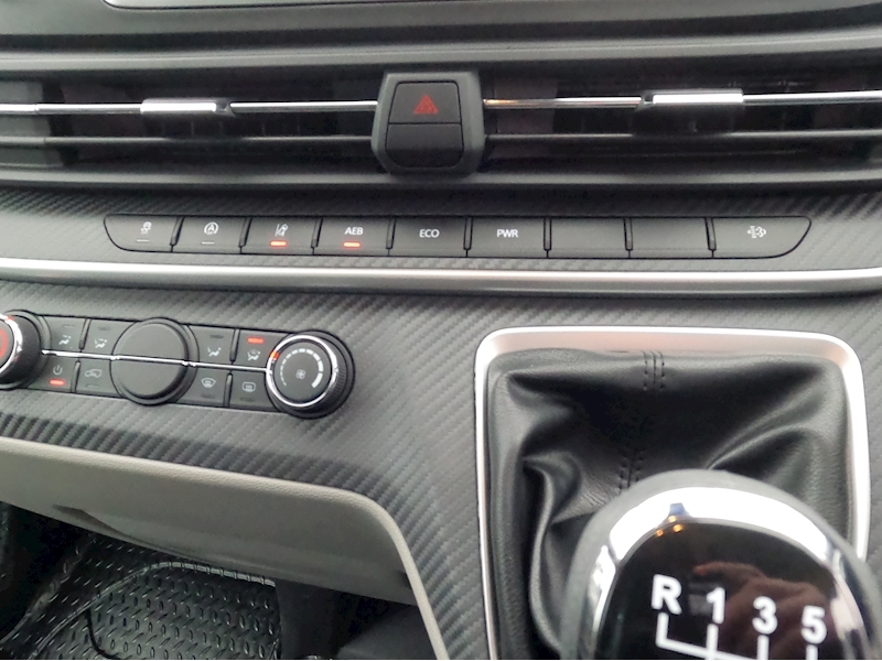 Maxus Deliver 9 Luton Tail Lift Base LWB - N1307