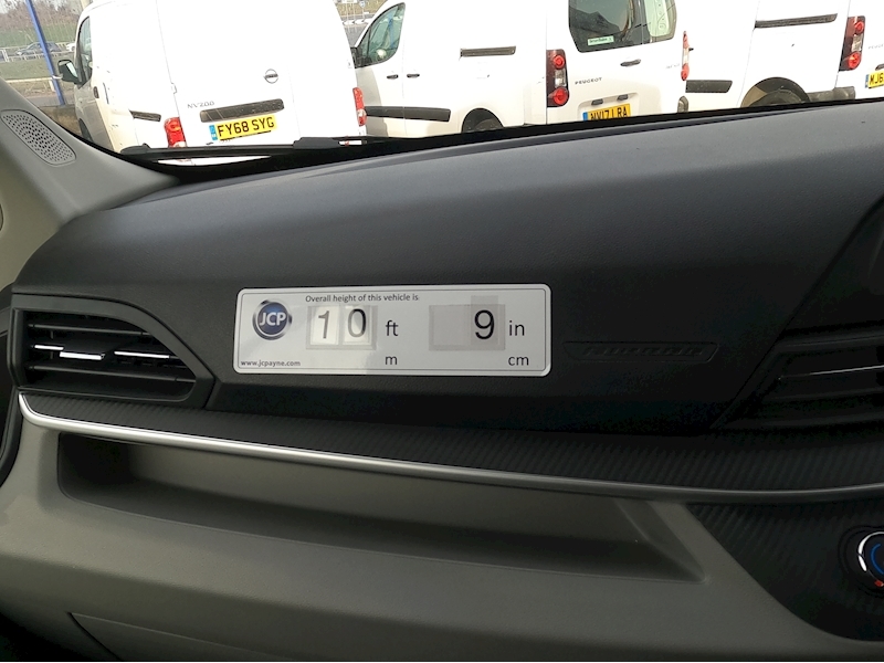 Maxus Deliver 9 Base Lwb Curtainside Tail Lift - N1362