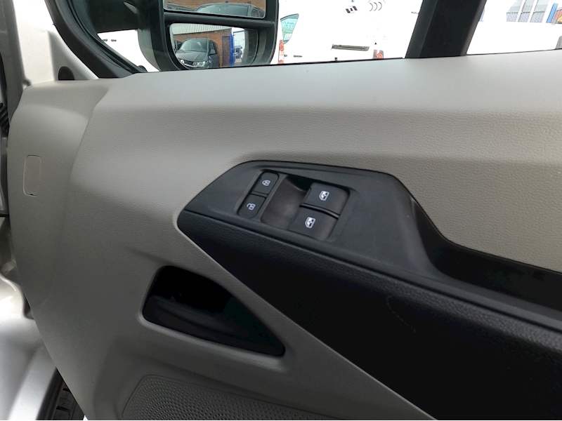 Maxus Deliver 9 Base Lwb Curtainside Tail Lift - N1362