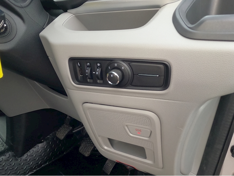 Maxus Deliver 9 Base Lwb Curtainside Tail Lift - N1362