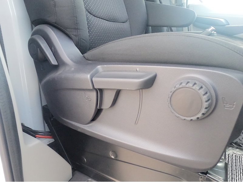 Maxus Deliver 9 Luton Tail Lift Lux LWB - N1759