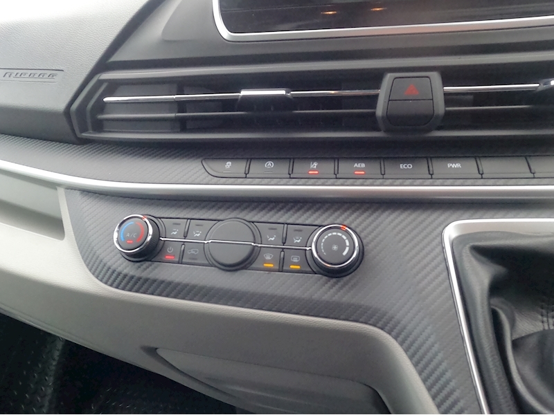 MAXUS Deliver 9 Luton Tail Lift - U1338