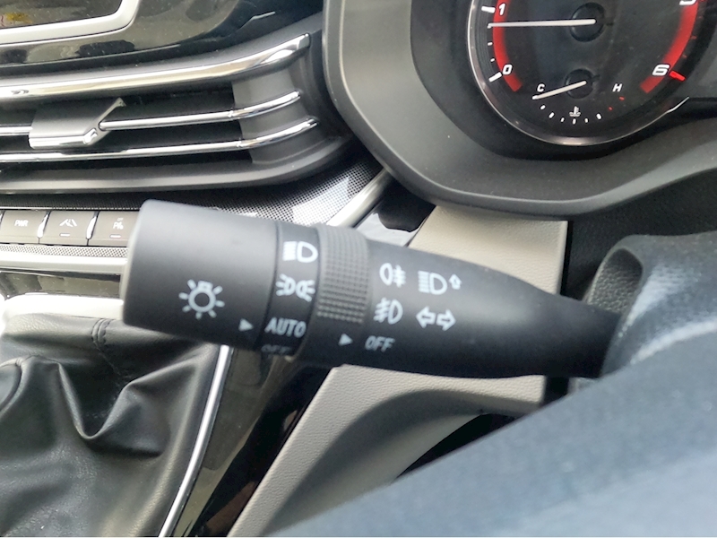 Maxus Deliver 9 LH FWD Lux - U1707