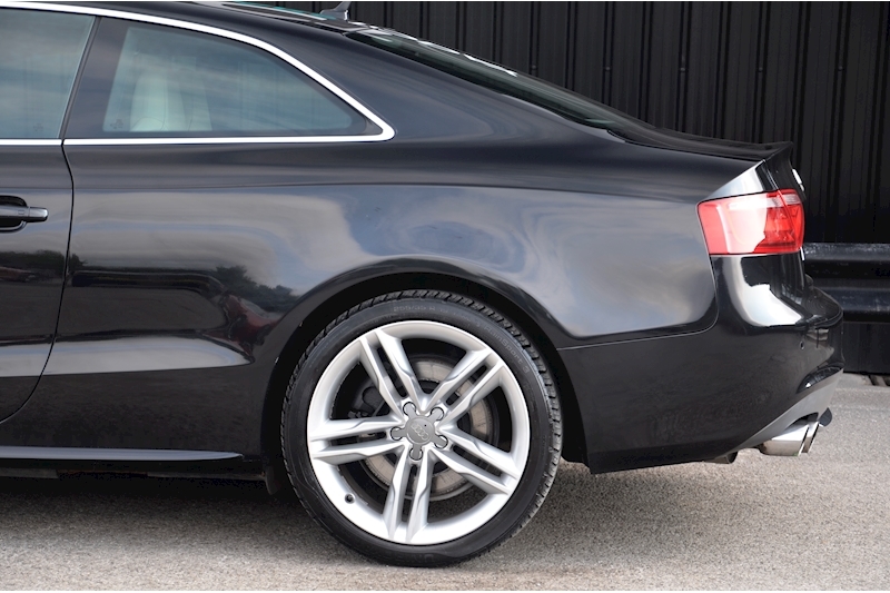 Audi A5 A5 4.2 2dr Coupe Manual Petrol Image 16