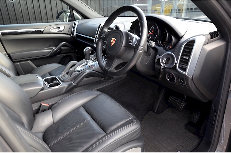 Porsche Cayenne 3.0 D V6 1 Owner + Over £15k Options + Rear Screens Image 5