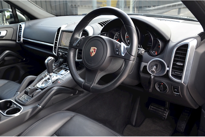 Porsche Cayenne 3.0 D V6 1 Owner + Over £15k Options + Rear Screens Image 19