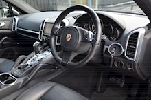 Porsche Cayenne 3.0 D V6 1 Owner + Over £15k Options + Rear Screens - Thumb 19