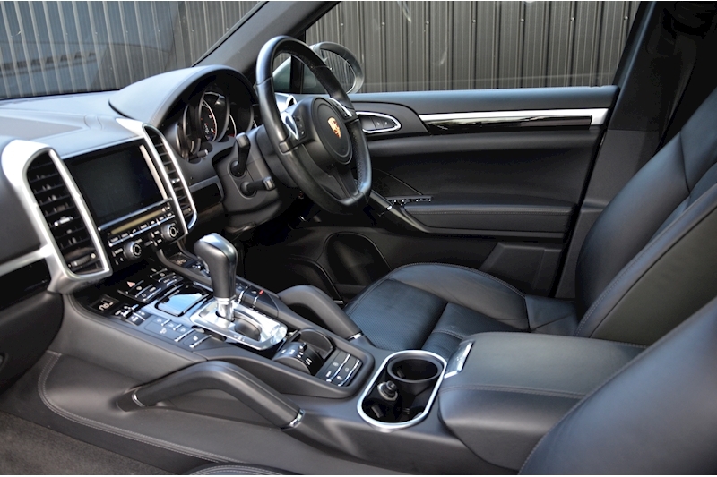 Porsche Cayenne 3.0 D V6 1 Owner + Over £15k Options + Rear Screens Image 27