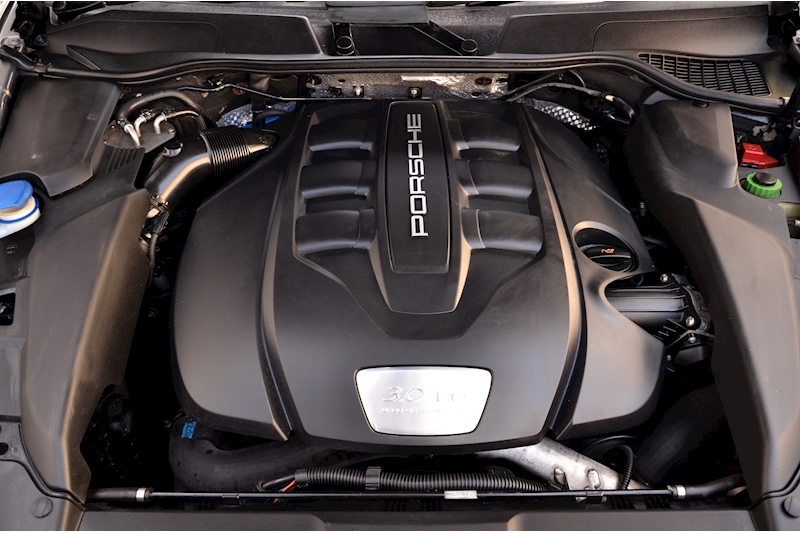 Porsche Cayenne 3.0 D V6 1 Owner + Over £15k Options + Rear Screens Image 39