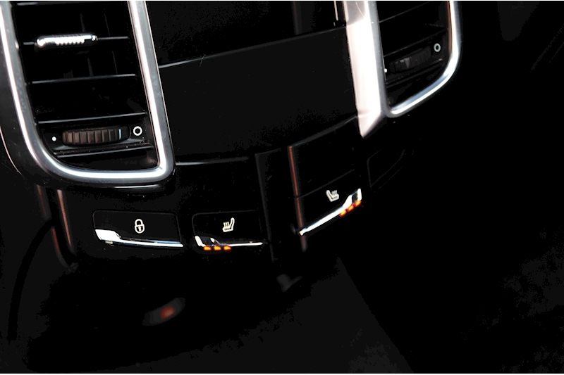Porsche Cayenne 3.0 D V6 1 Owner + Over £15k Options + Rear Screens Image 41