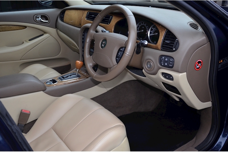 Jaguar S-Type S-Type V8 SE 4.2 4dr Saloon Automatic Petrol Image 5
