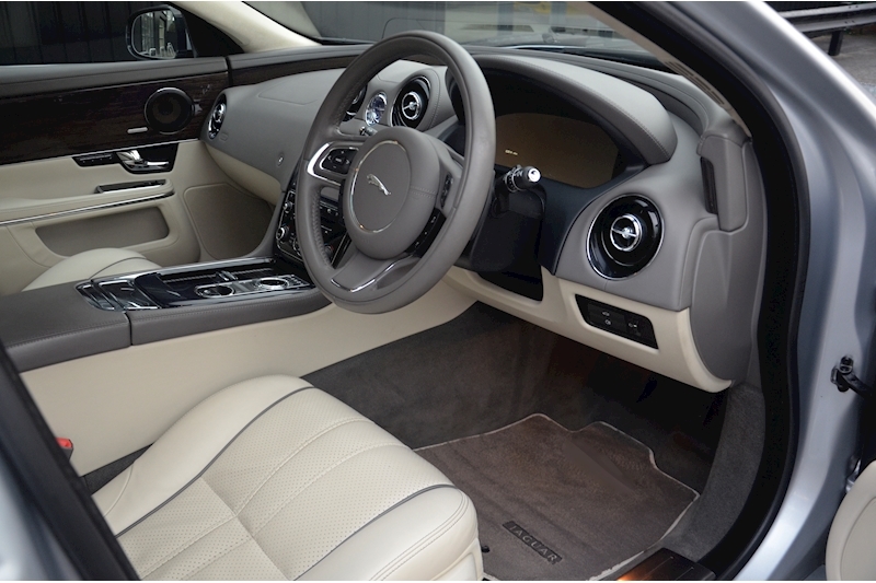 Jaguar XJ XJ Portfolio 3.0 4dr Saloon Automatic Diesel Image 6