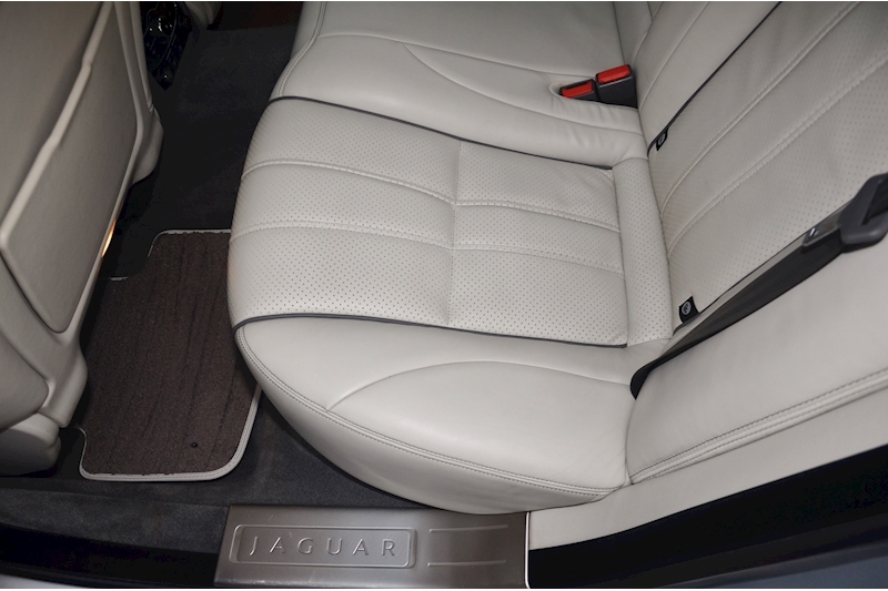 Jaguar XJ XJ Portfolio 3.0 4dr Saloon Automatic Diesel Image 29