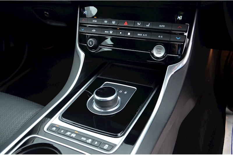 Jaguar XE Portfolio AWD 180ps Diesel AWD Auto + Reverse Cam + TouchPro Nav Image 39